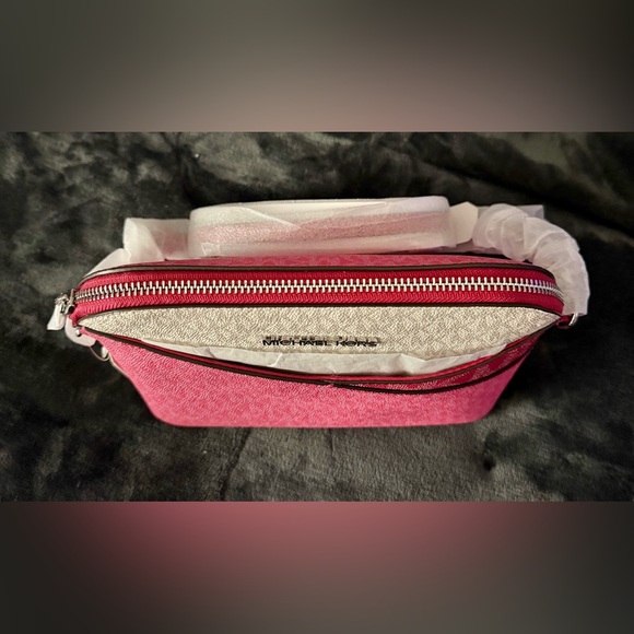 Michael Kors Women’s Jet Set Travel Crossbody Dome Handbag Raspberry BNWT - Picture 9 of 14